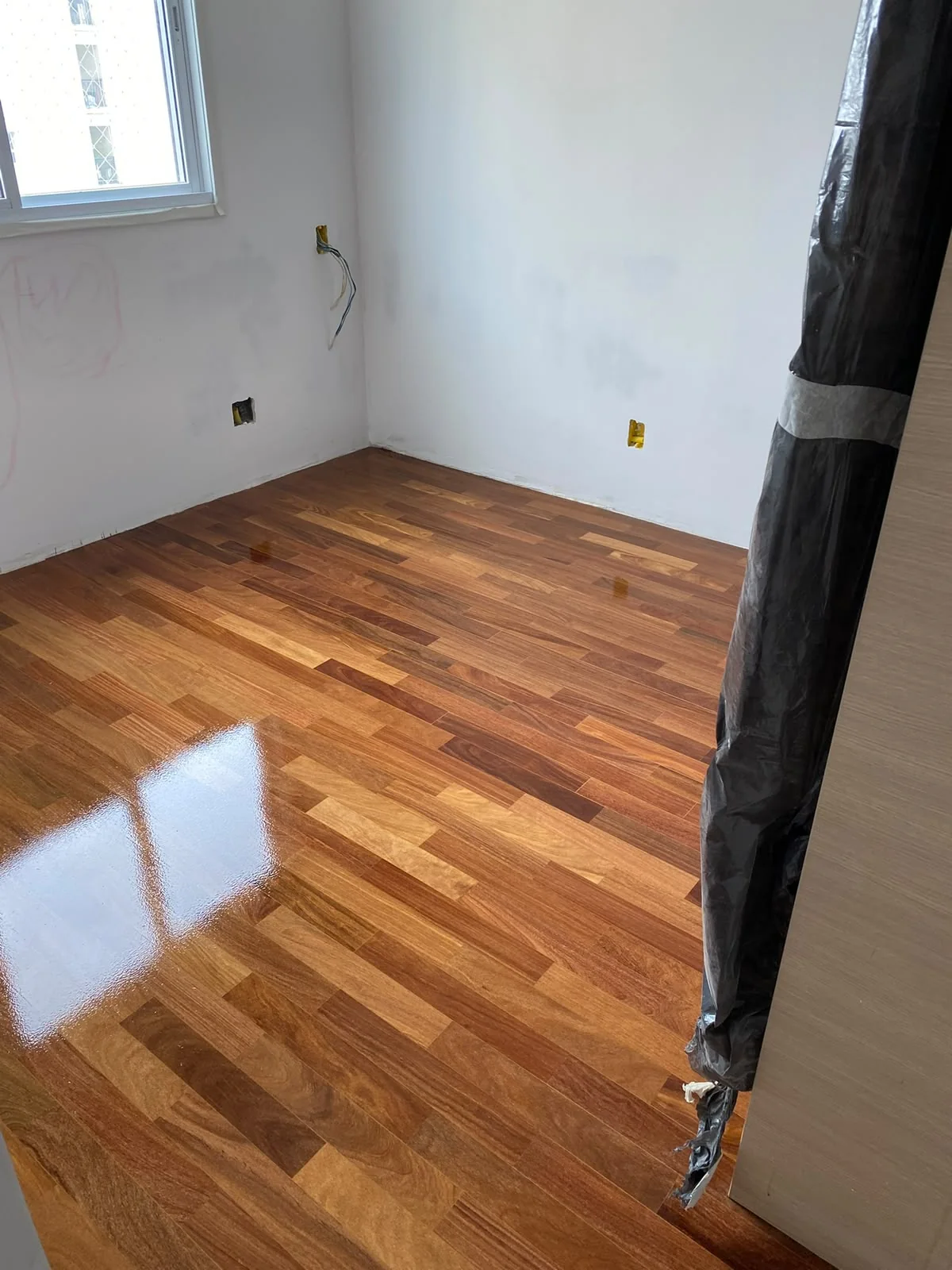 Piso interno de Cumaru com acabamento brilhante